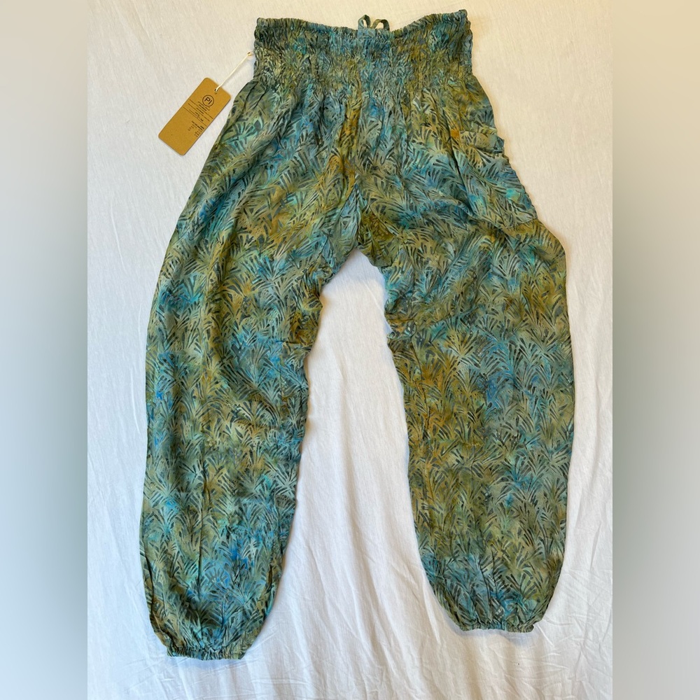 Women’s Paradise Island PI Bohemian Flowy Harem Pants One Size 0-12 Rayon NWT - Picture 2 of 8